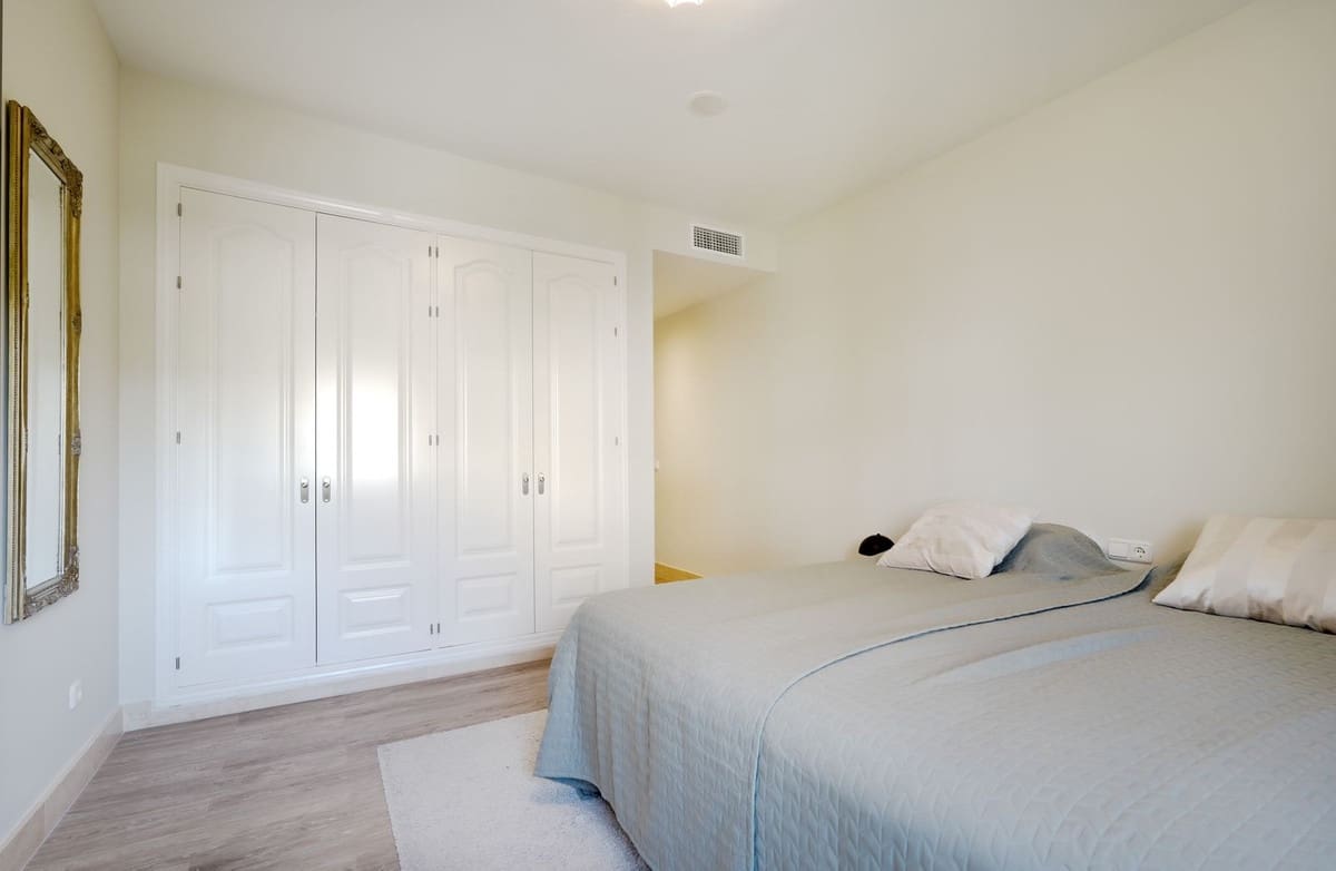 3 quarto Penthouse para venda em Benahavis com piscina garagem - 975 000 € (Ref: 9708127)