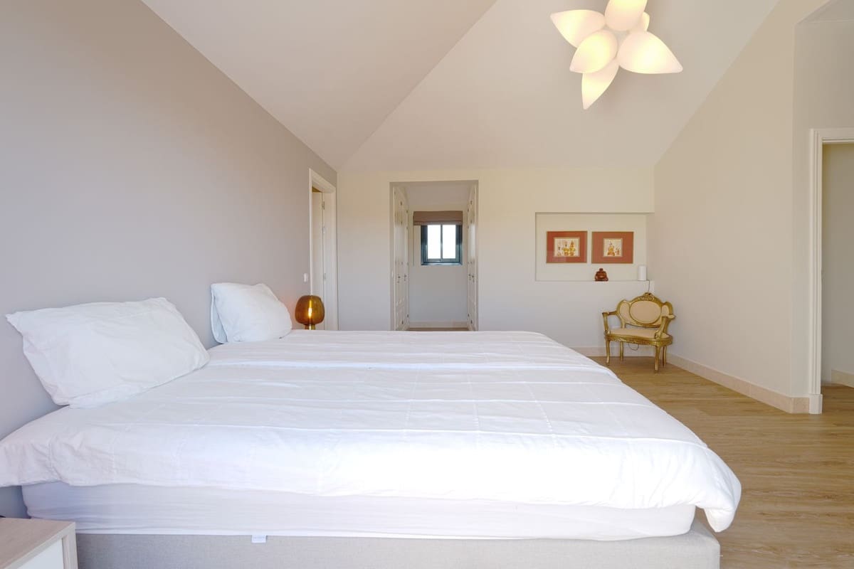 3 quarto Penthouse para venda em Benahavis com piscina garagem - 975 000 € (Ref: 9708127)