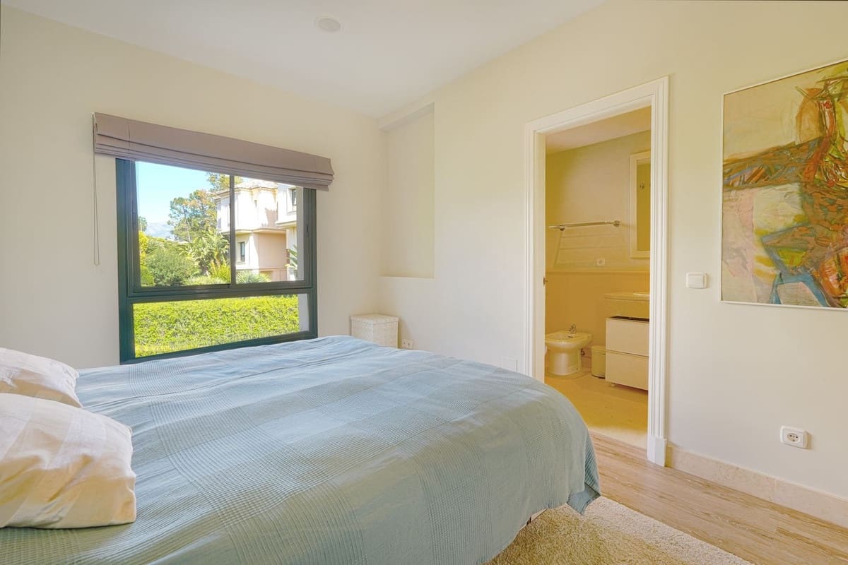 3 quarto Penthouse para venda em Benahavis com piscina garagem - 975 000 € (Ref: 9708127)