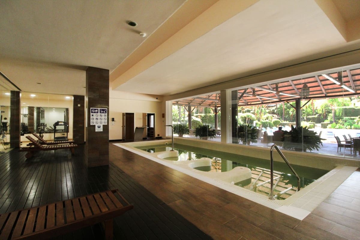 3 quarto Penthouse para venda em Benahavis com piscina garagem - 975 000 € (Ref: 9708127)