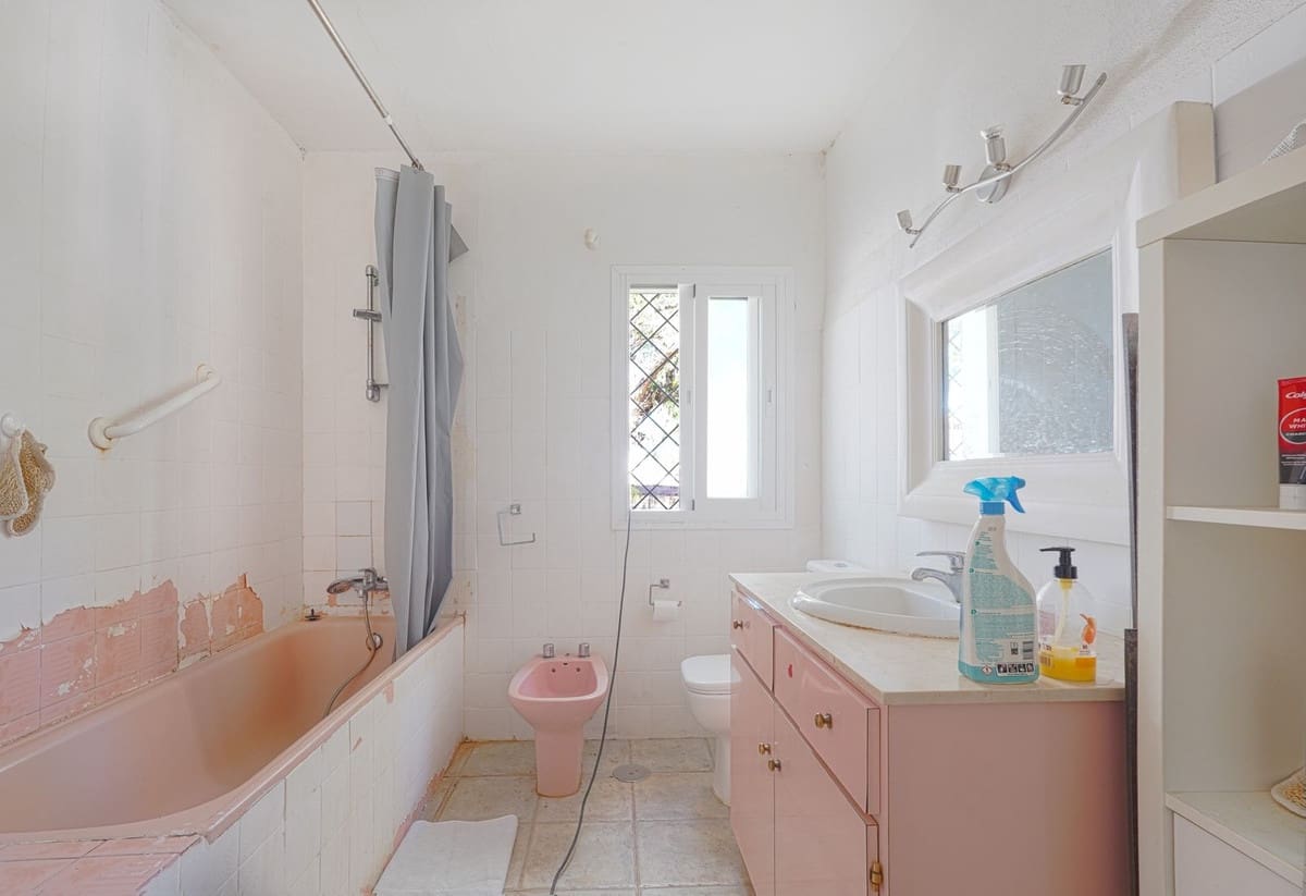 6 bedroom Villa for sale in San Pedro de Alcantara with pool garage - € 1,140,000 (Ref: 9709086)