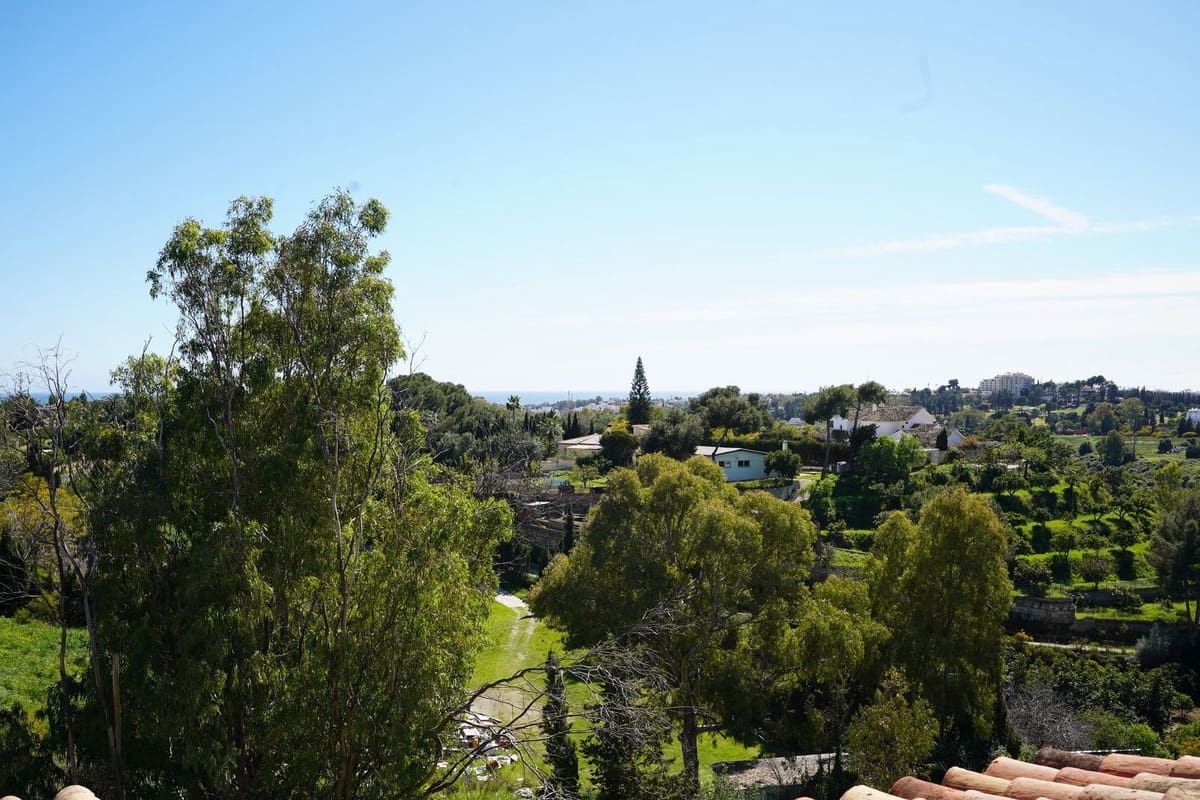 6 bedroom Villa for sale in San Pedro de Alcantara with pool garage - € 1,140,000 (Ref: 9709086)