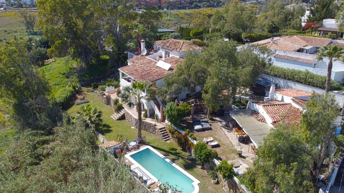 6 bedroom Villa for sale in San Pedro de Alcantara with pool garage - € 1,140,000 (Ref: 9709086)