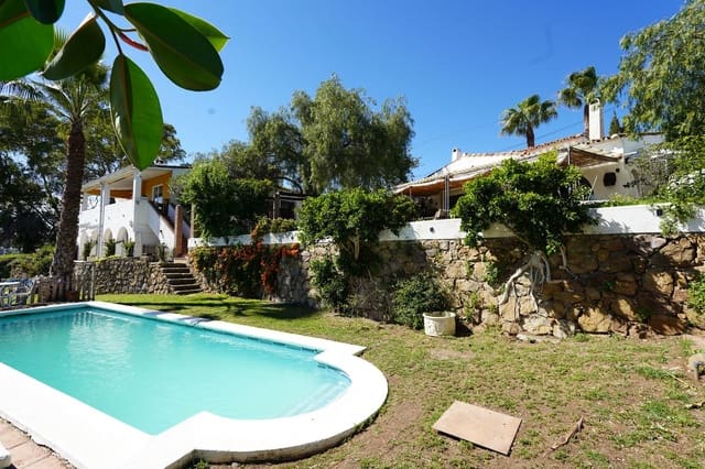 6 soveværelse Villa til salg i San Pedro de Alcantara, Marbella med swimmingpool garage - € 1.140.000 (Ref: 9709086)