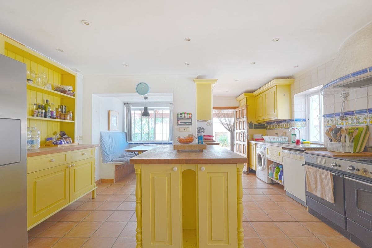 6 quarto Moradia para venda em San Pedro de Alcantara com piscina garagem - 1 140 000 € (Ref: 9709086)