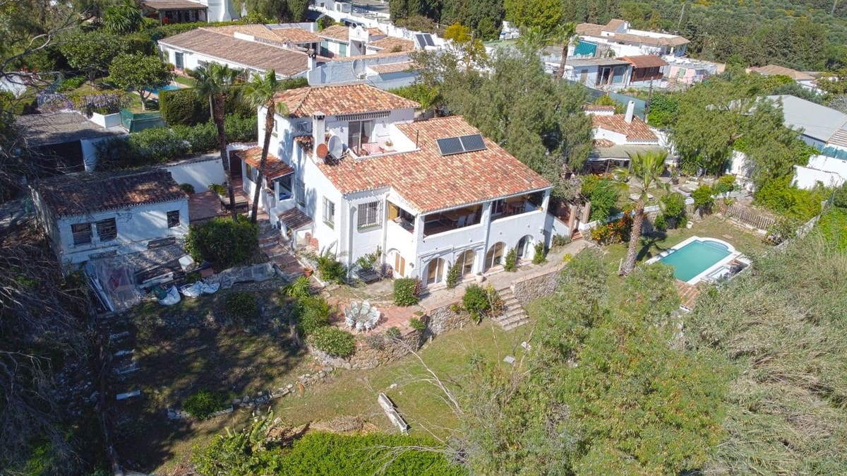 6 quarto Moradia para venda em San Pedro de Alcantara com piscina garagem - 1 140 000 € (Ref: 9709086)