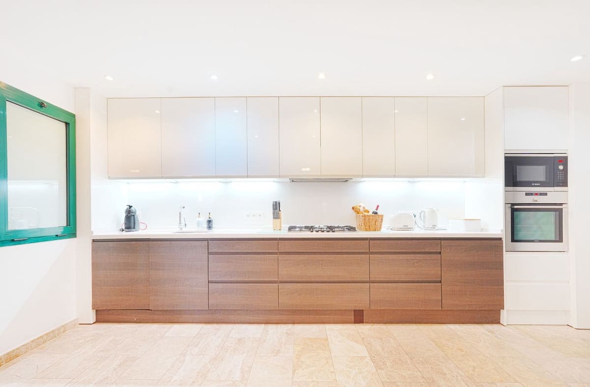 3 bedroom Beach Apartment for sale in San Pedro de Alcantara with pool garage - € 695,000 (Ref: 9713486)