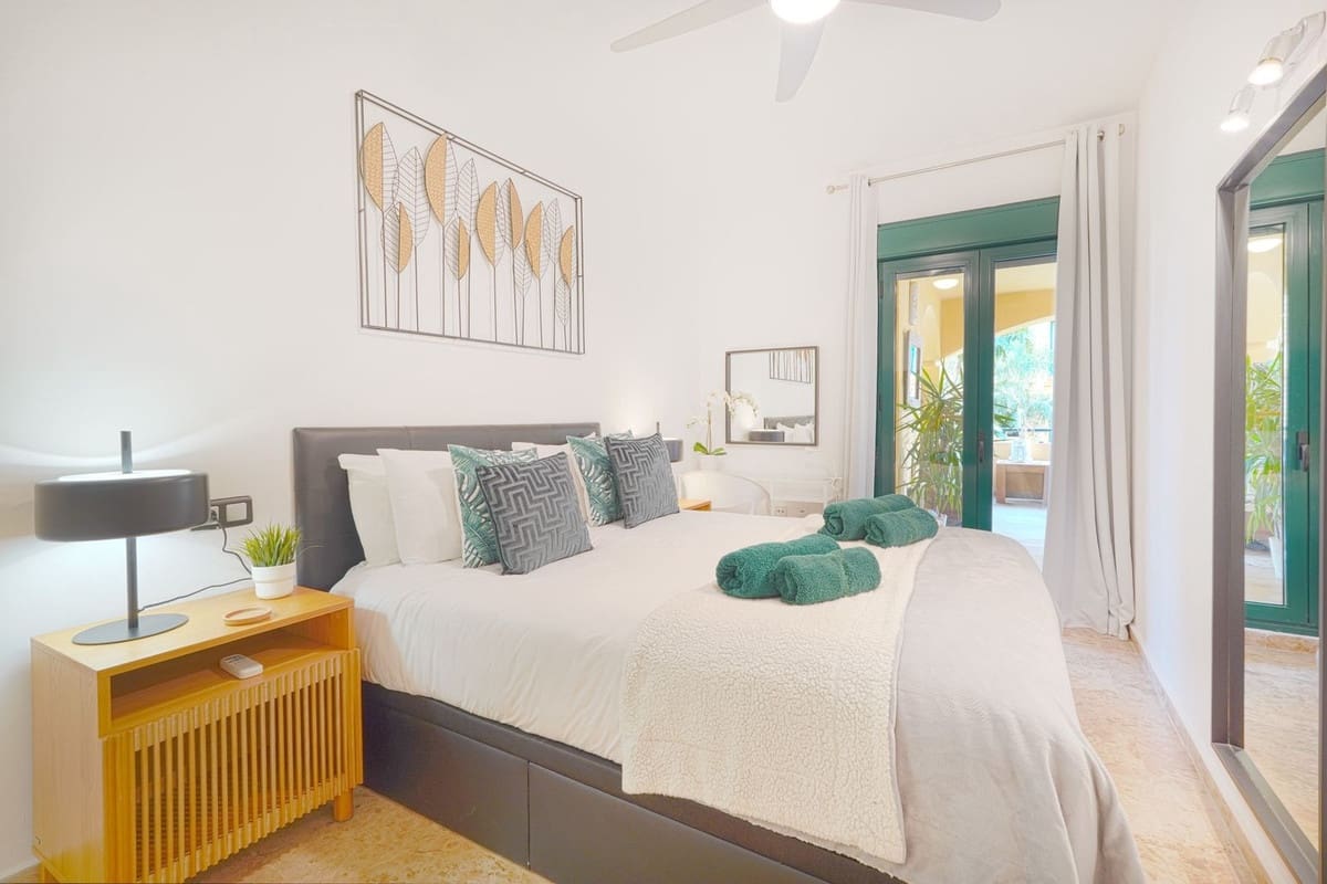 3 bedroom Beach Apartment for sale in San Pedro de Alcantara with pool garage - € 695,000 (Ref: 9713486)