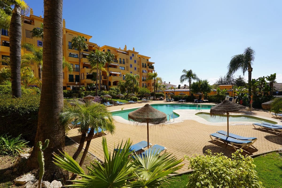 3 bedroom Beach Apartment for sale in San Pedro de Alcantara with pool garage - € 695,000 (Ref: 9713486)