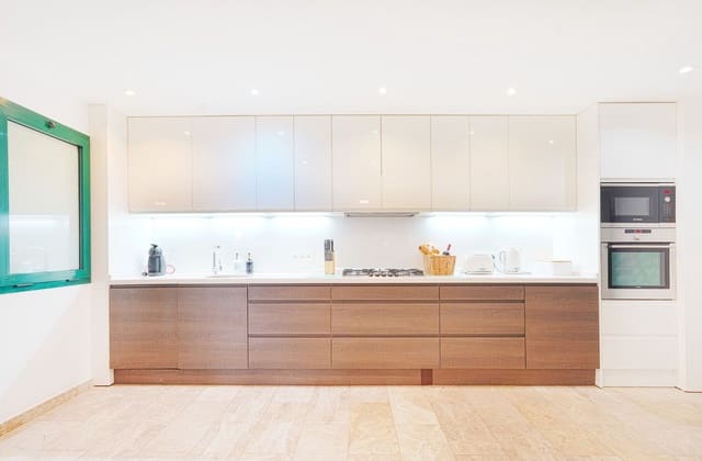 3 soveværelse Strandlejlighed til salg i San Pedro de Alcantara, Marbella med swimmingpool garage - € 685.000 (Ref: 9713486)