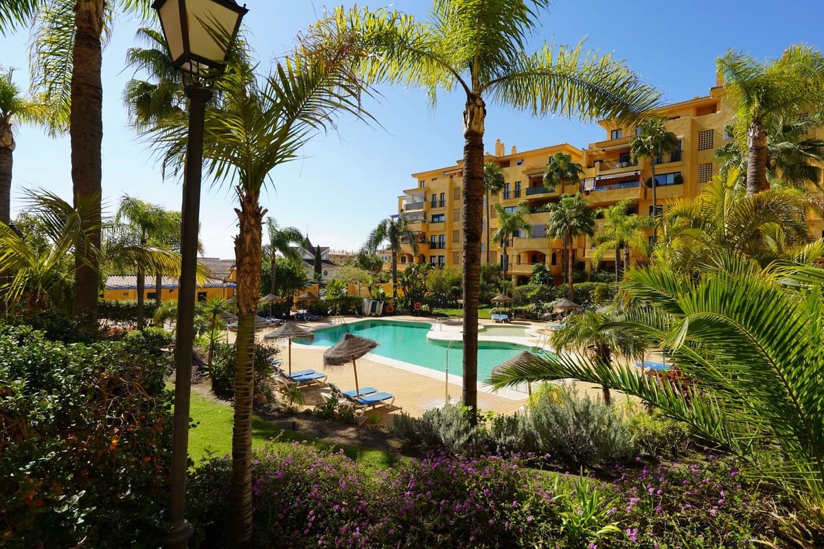 3 bedroom Beach Apartment for sale in San Pedro de Alcantara with pool garage - € 685,000 (Ref: 9713486)