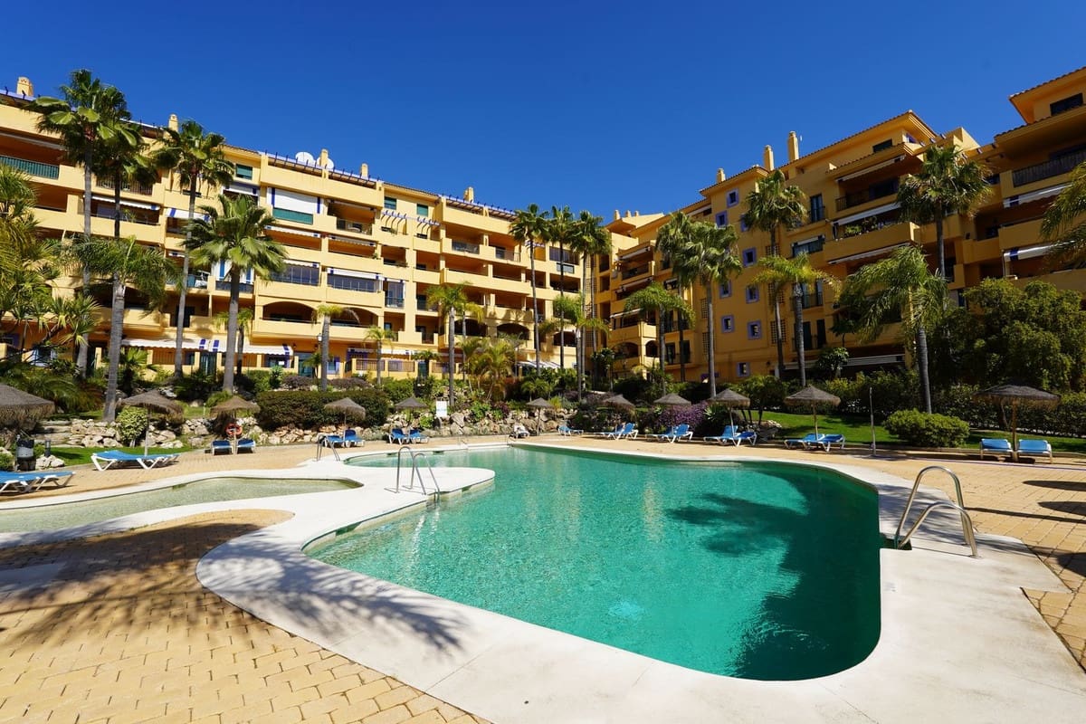 3 bedroom Beach Apartment for sale in San Pedro de Alcantara with pool garage - € 685,000 (Ref: 9713486)