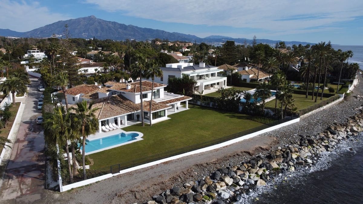 7 sovrum Villa till salu i Guadalmina med pool garage - 10 500 000 € (Ref: 9750884)