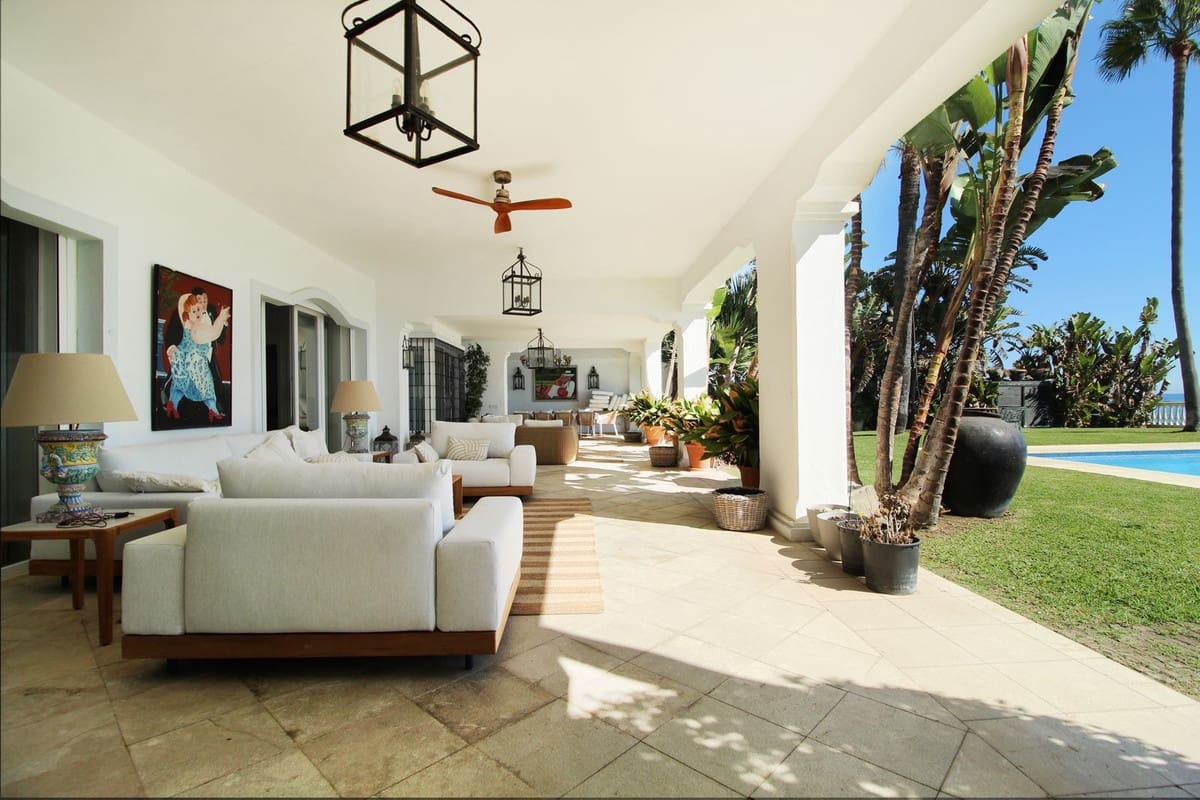 6 soverom Villa til salgs i Guadalmina med svømmebasseng garasje - € 11 900 000 (Ref: 9758054)