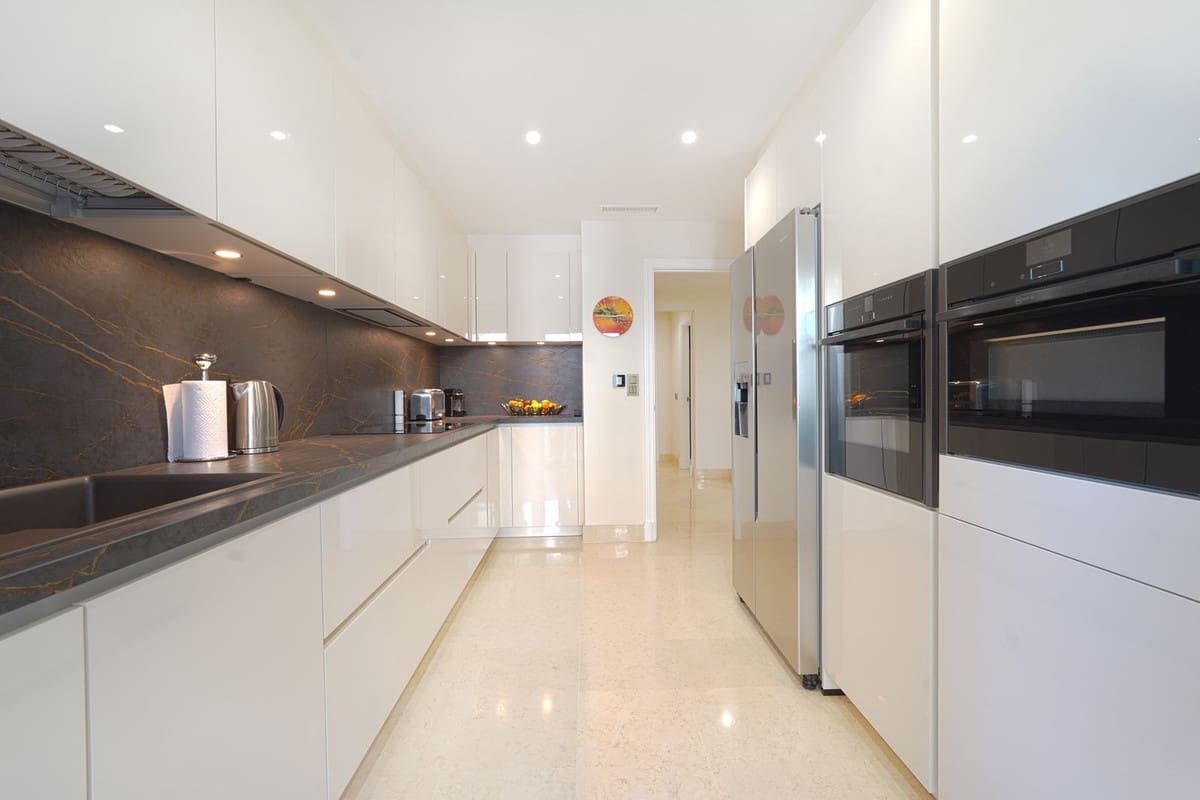 2 sovrum Lägenhet till salu i Benahavis med pool garage - 625 000 € (Ref: 9770879)