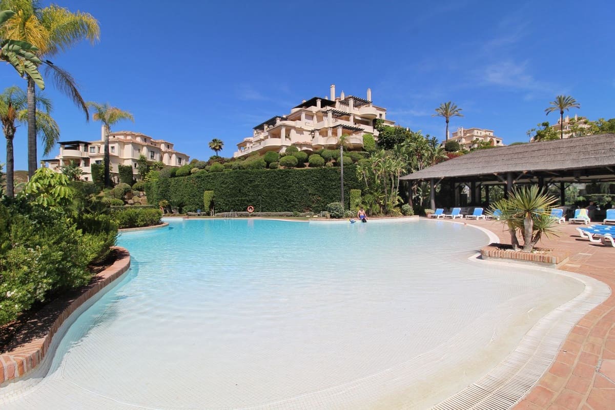 2 sovrum Lägenhet till salu i Benahavis med pool garage - 625 000 € (Ref: 9770879)