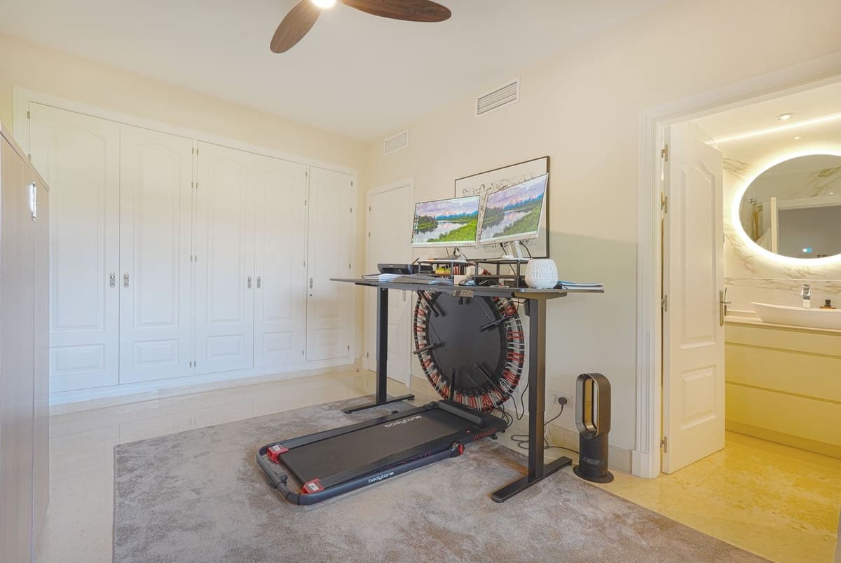 2 sovrum Lägenhet till salu i Benahavis med pool garage - 625 000 € (Ref: 9770879)