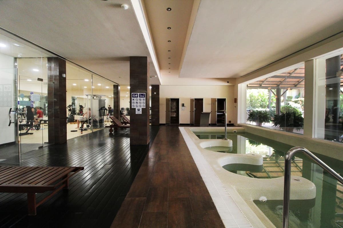 2 sovrum Lägenhet till salu i Benahavis med pool garage - 625 000 € (Ref: 9770879)