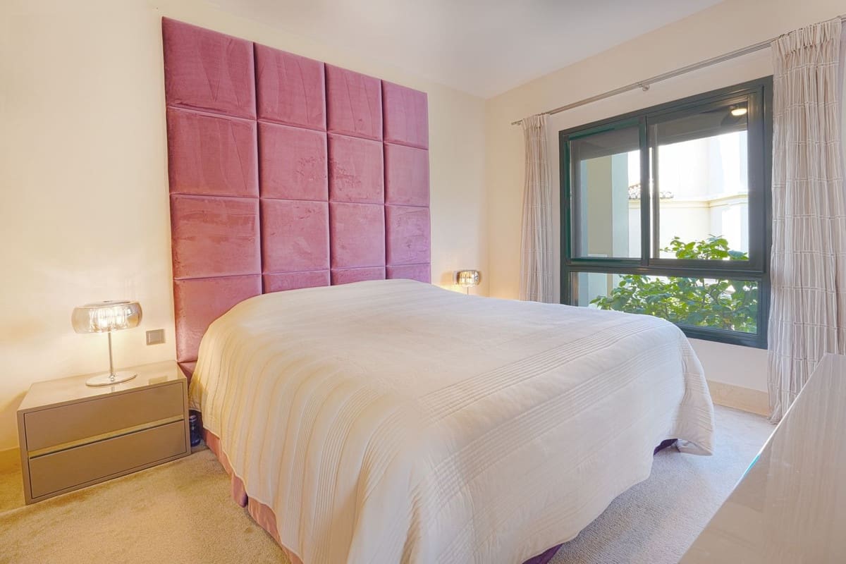 Apartamento de 2 habitaciones en Benahavís en venta con piscina garaje - 595.000 € (Ref: 9770879)
