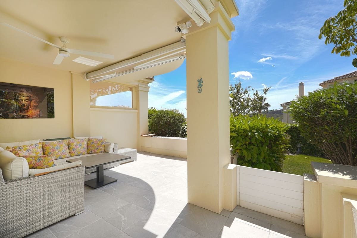 Apartamento de 2 habitaciones en Benahavís en venta con piscina garaje - 595.000 € (Ref: 9770879)