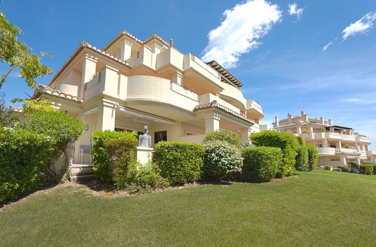 Apartamento de 2 habitaciones en Benahavís en venta con piscina garaje - 595.000 € (Ref: 9770879)
