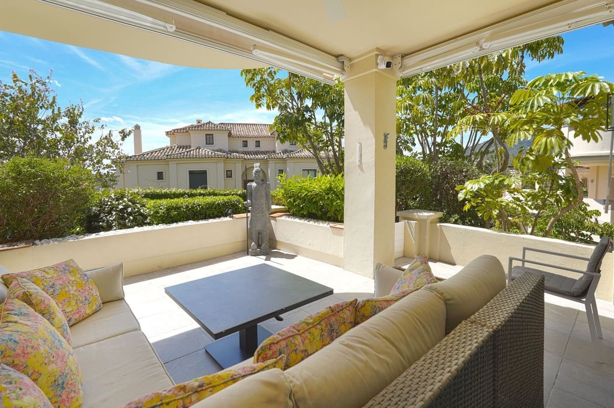 Apartamento de 2 habitaciones en Benahavís en venta con piscina garaje - 595.000 € (Ref: 9770879)