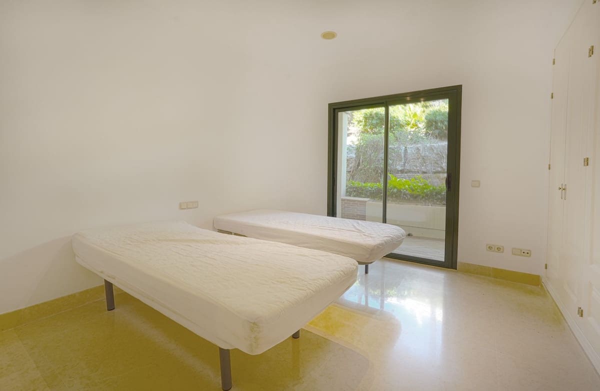 2 soverom Leilighet til salgs i Benahavis med svømmebasseng garasje - € 535 000 (Ref: 9827517)