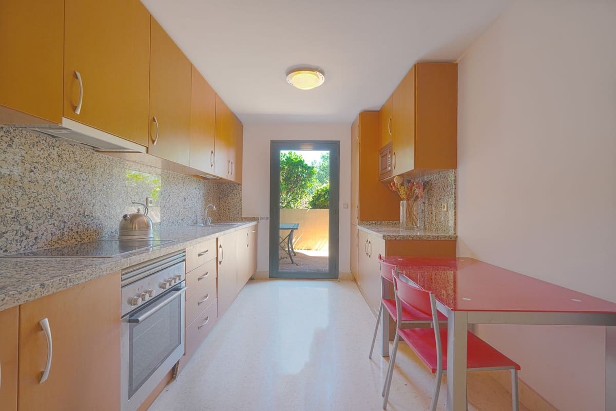 2 soverom Leilighet til salgs i Benahavis med svømmebasseng garasje - € 535 000 (Ref: 9827517)