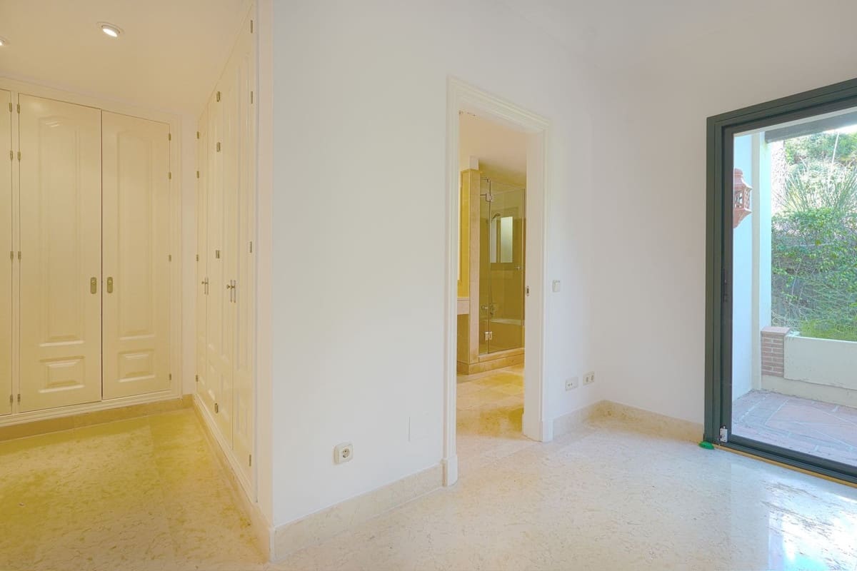 2 soverom Leilighet til salgs i Benahavis med svømmebasseng garasje - € 535 000 (Ref: 9827517)