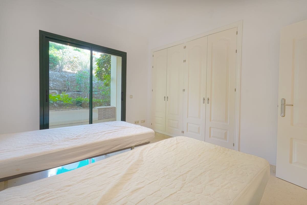 2 soverom Leilighet til salgs i Benahavis med svømmebasseng garasje - € 535 000 (Ref: 9827517)