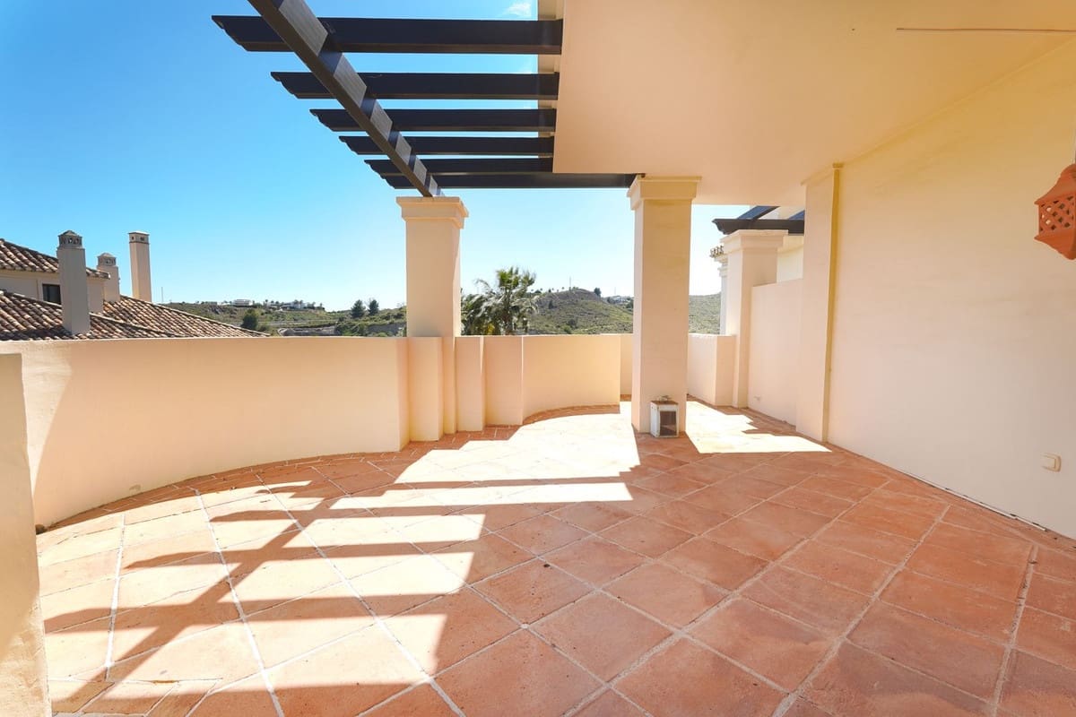 2 soverom Leilighet til salgs i Benahavis med svømmebasseng garasje - € 535 000 (Ref: 9827517)