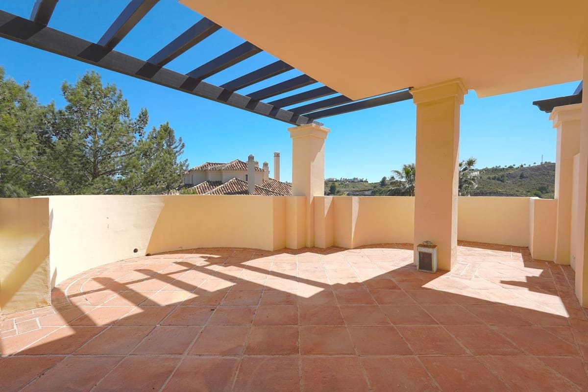 2 soverom Leilighet til salgs i Benahavis med svømmebasseng garasje - € 535 000 (Ref: 9827517)