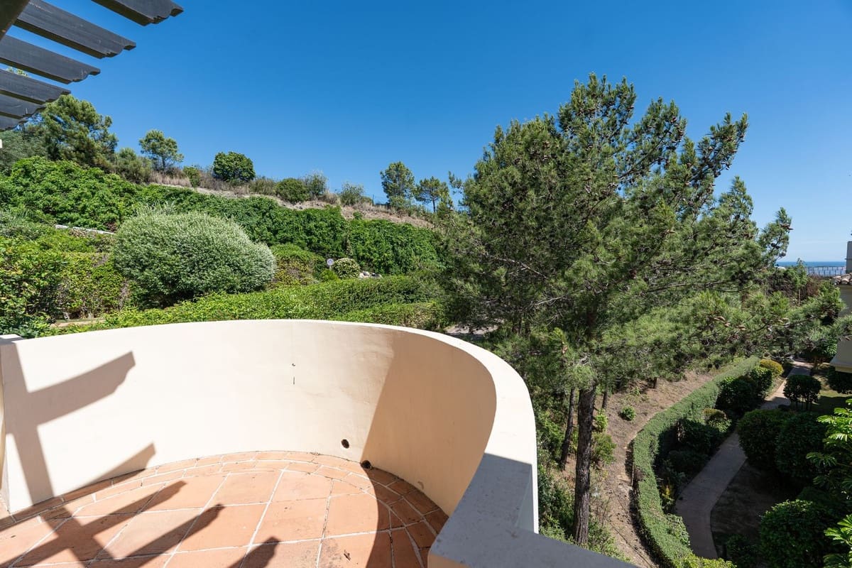 2 soverom Leilighet til salgs i Benahavis med svømmebasseng garasje - € 535 000 (Ref: 9827517)