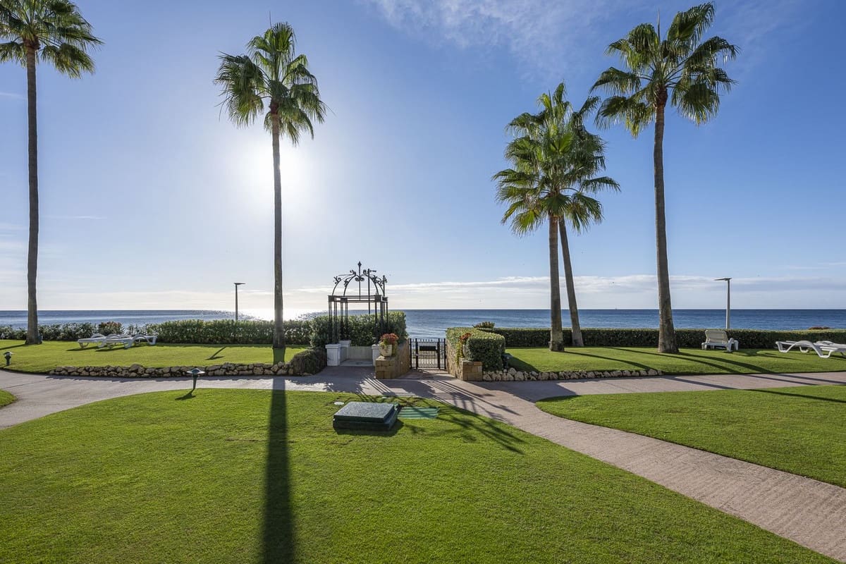 Apartamento Playa de 3 habitaciones en Estepona en venta con piscina garaje - 2.995.000 € (Ref: 9941195)