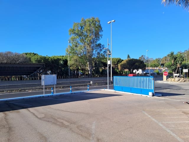 Erhverv til salg i Estepona med garage - € 2.050.000 (Ref: 10057290)