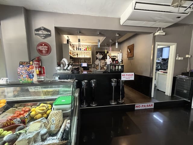 Commerciale in vendita in Estepona con garage - 2.050.000 € (Rif: 10057290)