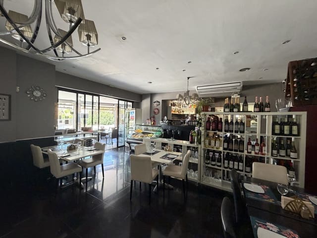 Commerciale in vendita in Estepona con garage - 2.050.000 € (Rif: 10057290)