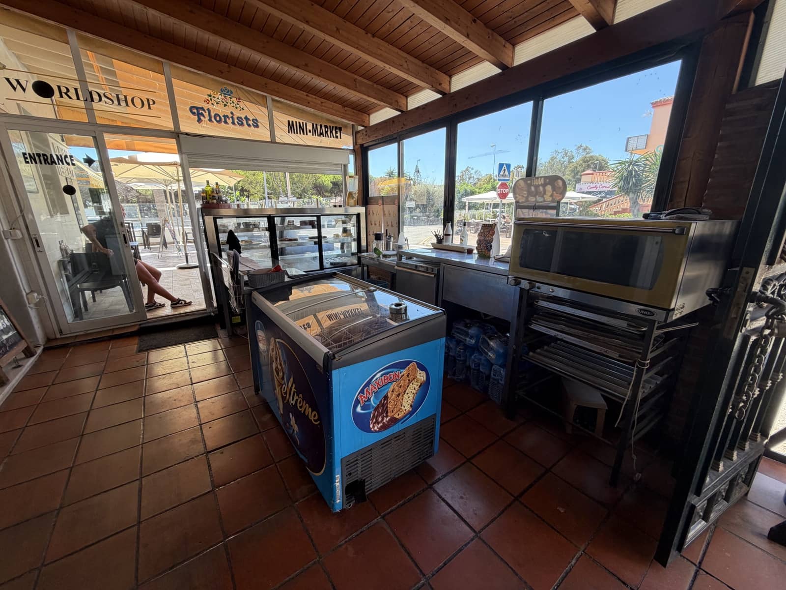 Commercial for sale in Estepona with garage - € 2,050,000 (Ref: 10057290)