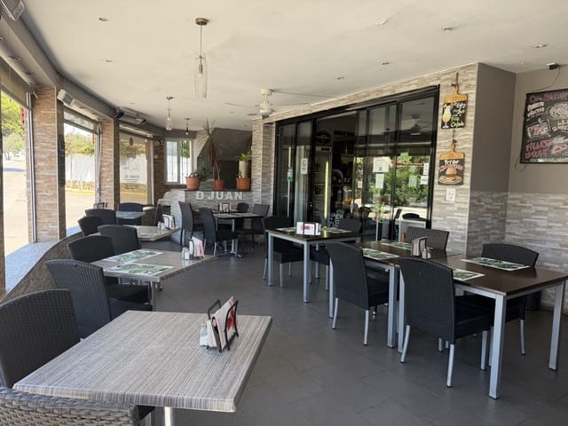 Commerciale in vendita in Estepona con garage - 2.050.000 € (Rif: 10057290)