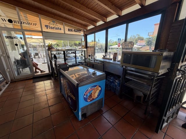 Commerciale in vendita in Estepona con garage - 2.050.000 € (Rif: 10057290)