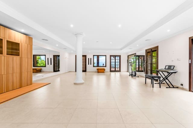 9 sypialnia Willa na sprzedaż w Mijas Costa, Mijas z basenem garażem - 2 495 000 € (Ref: 10128109)