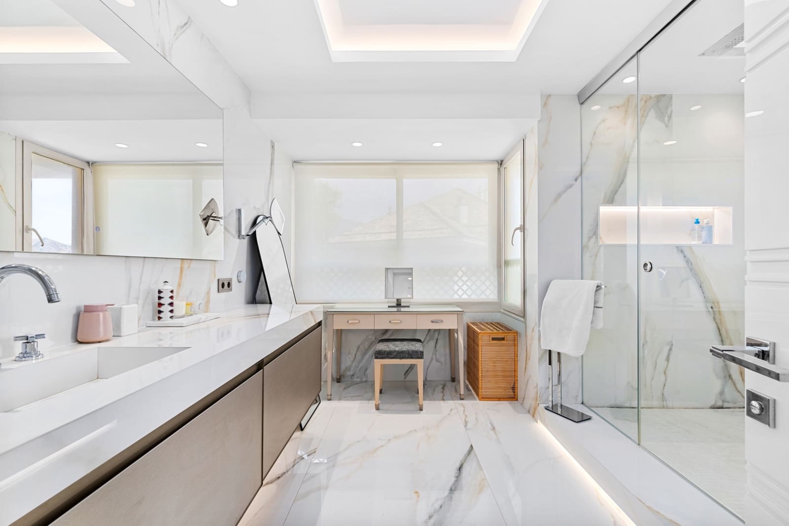 3 bedroom Penthouse for sale in Marbella with pool garage - € 7,500,000 (Ref: 10135246)
