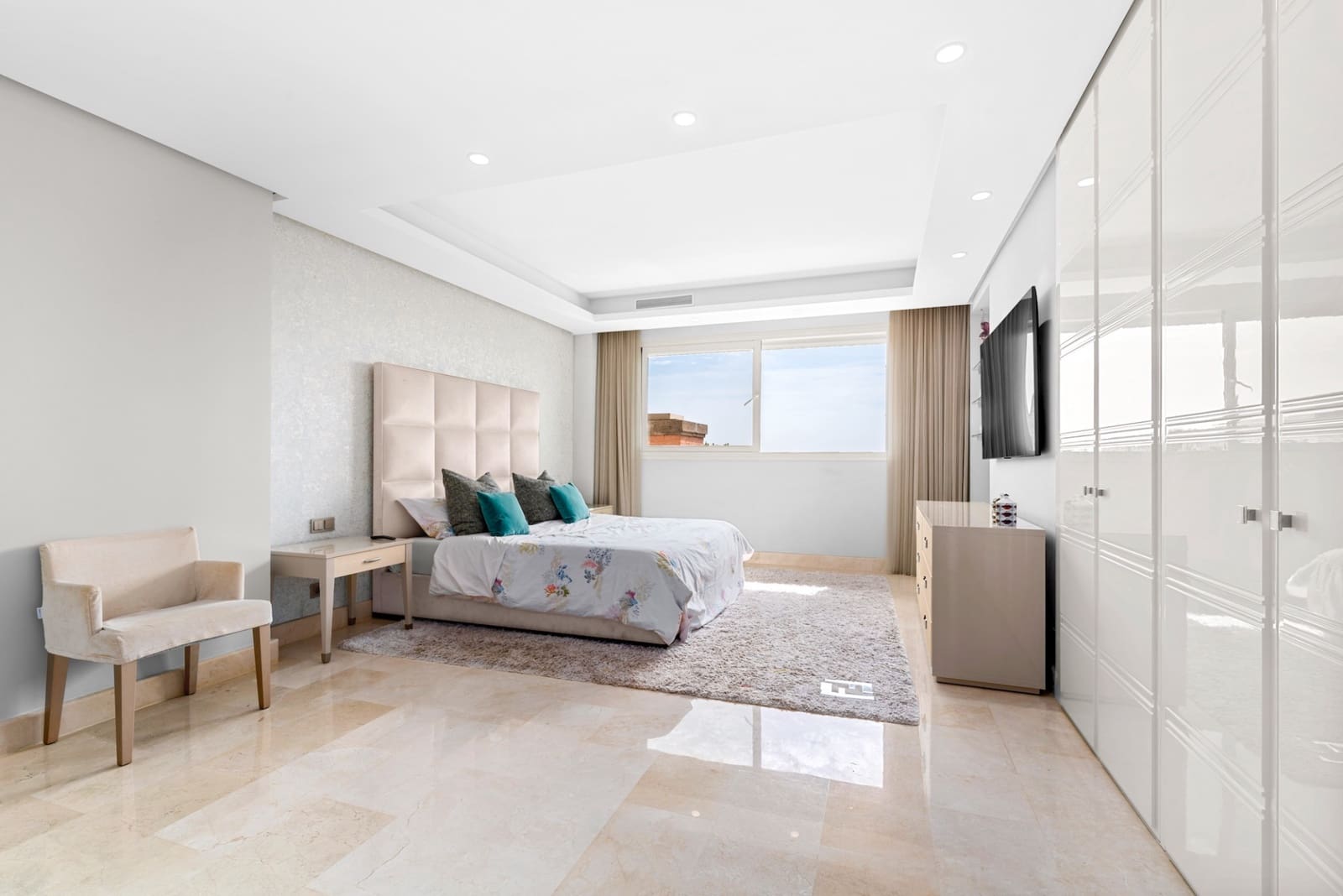 3 bedroom Penthouse for sale in Marbella with pool garage - € 7,500,000 (Ref: 10135246)