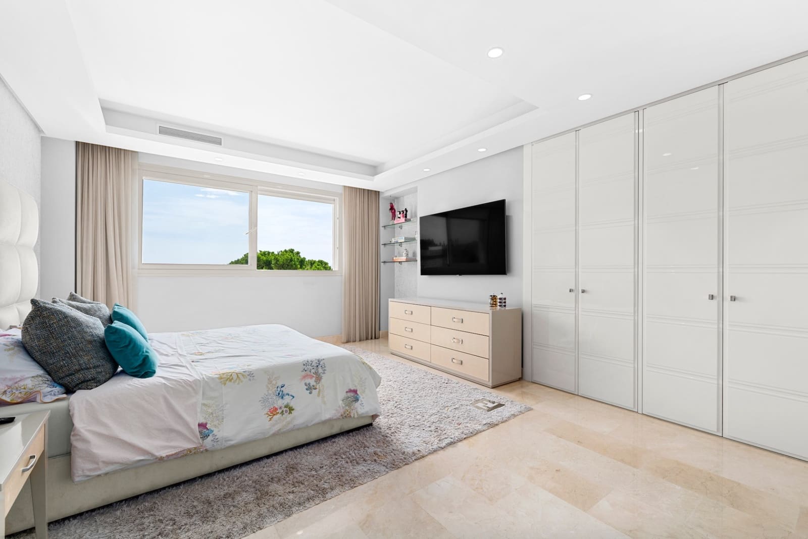 3 bedroom Penthouse for sale in Marbella with pool garage - € 7,500,000 (Ref: 10135246)