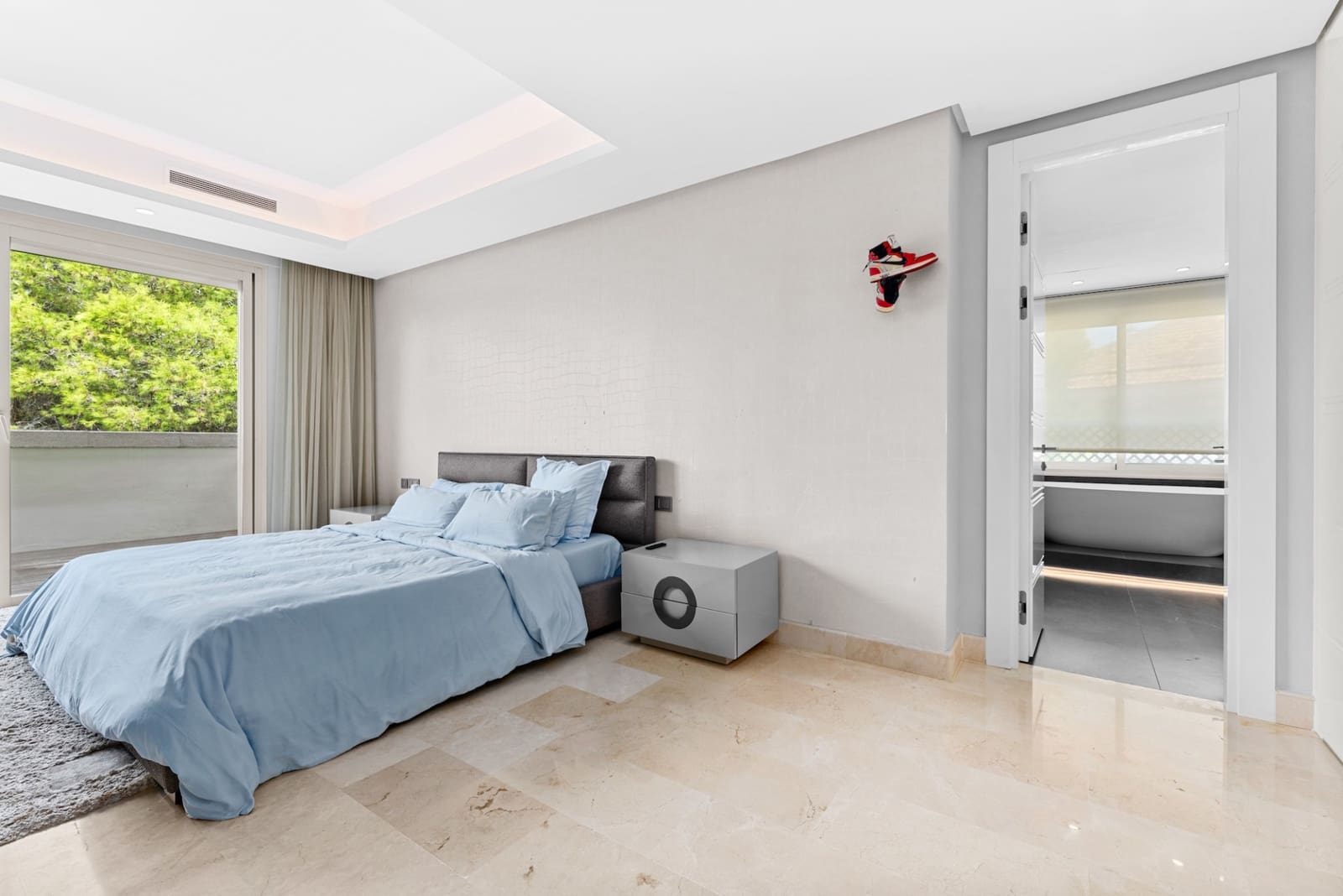 3 bedroom Penthouse for sale in Marbella with pool garage - € 7,500,000 (Ref: 10135246)