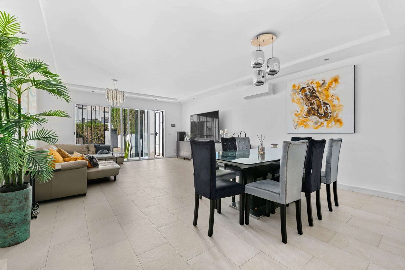 3 bedroom Townhouse for sale in Marbella with pool - € 780,000 (Ref: 10156888)