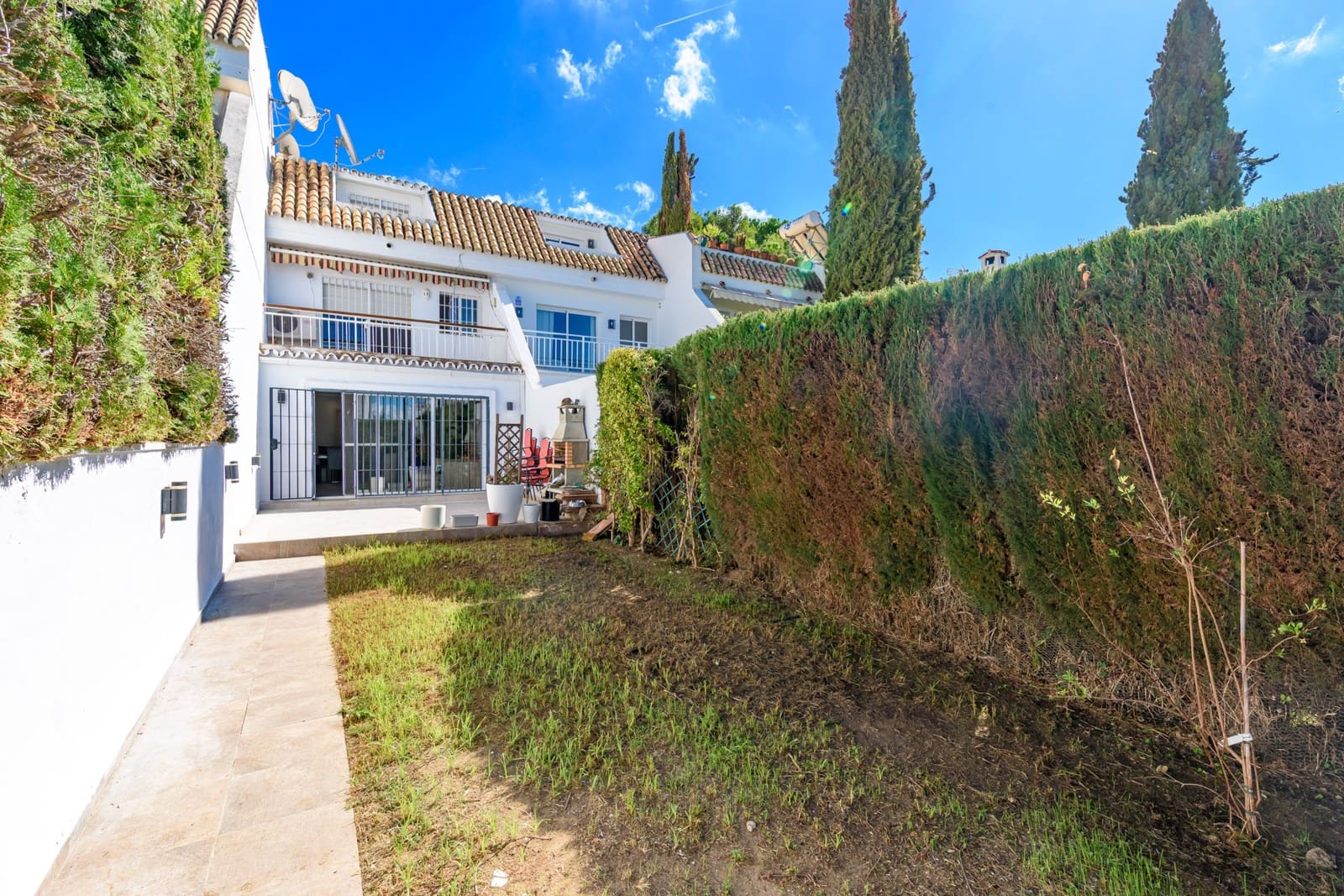 3 bedroom Townhouse for sale in Marbella with pool - € 780,000 (Ref: 10156888)