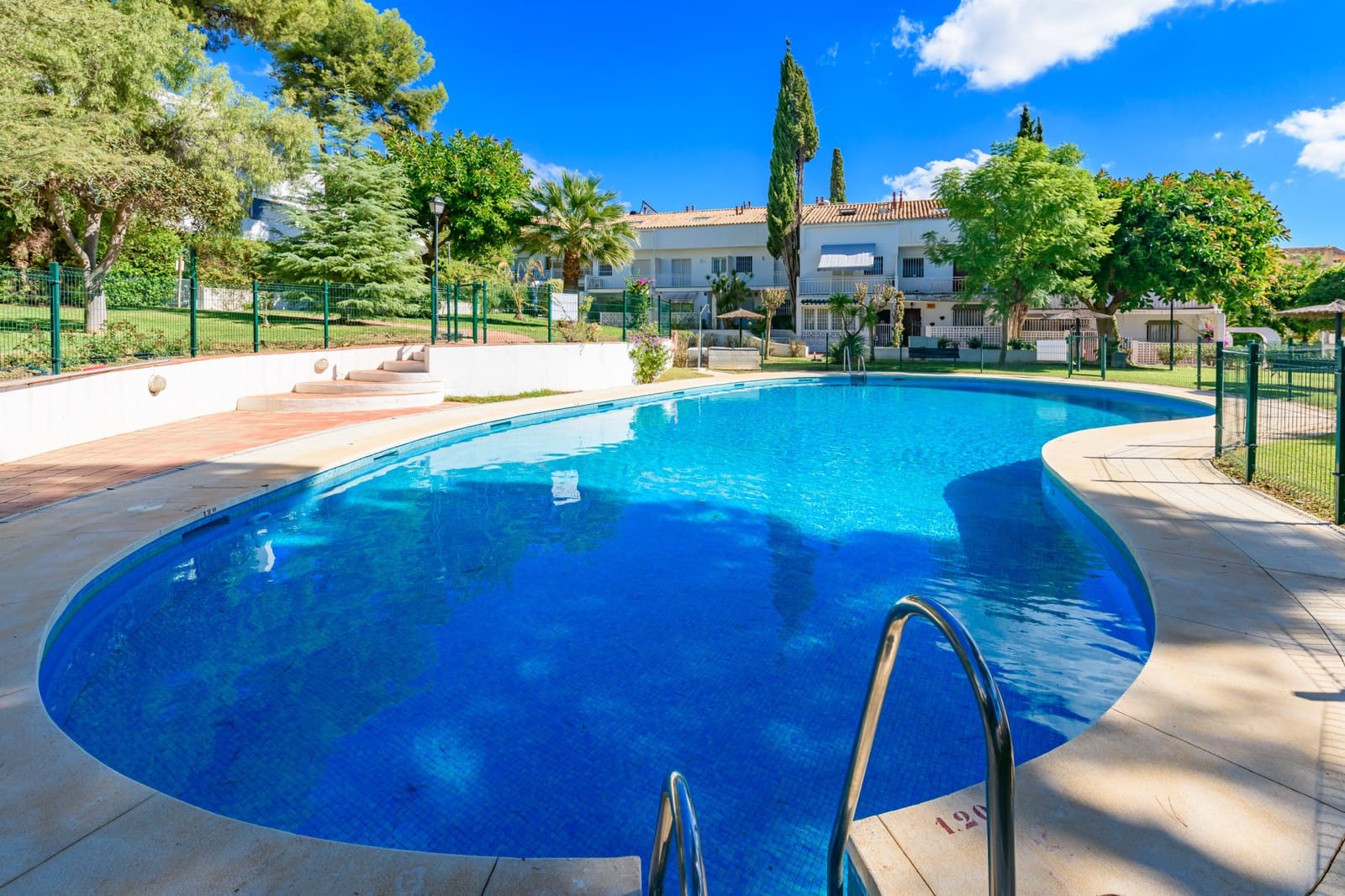 3 bedroom Townhouse for sale in Marbella with pool - € 780,000 (Ref: 10156888)