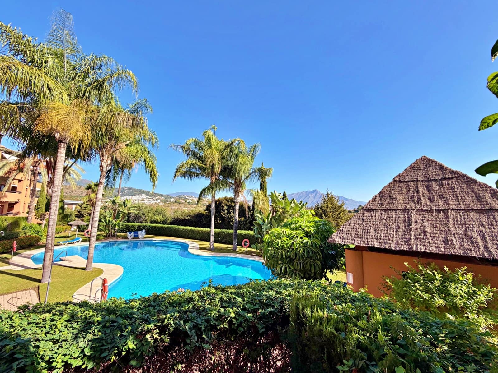 3 bedroom Apartment for sale in Benahavis with pool garage - € 569,950 (Ref: 10182161)