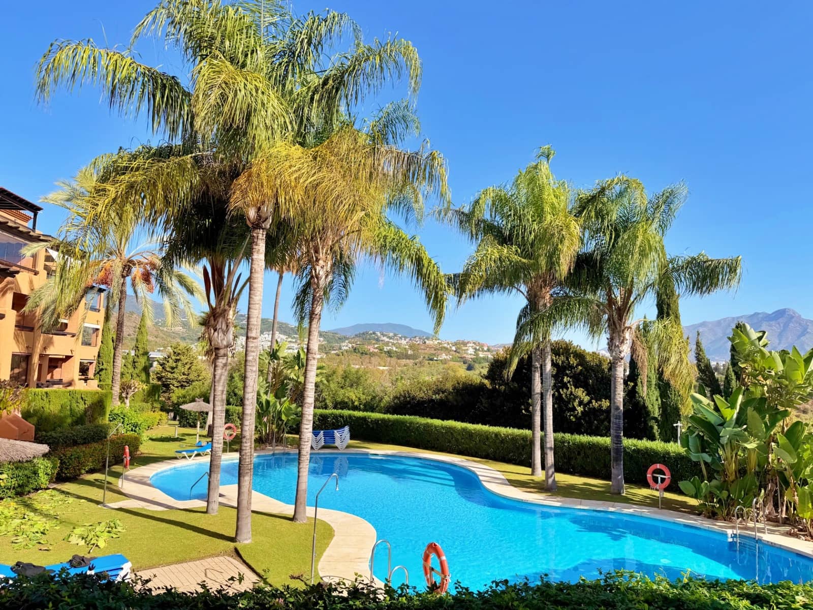 3 bedroom Apartment for sale in Benahavis with pool garage - € 569,950 (Ref: 10182161)